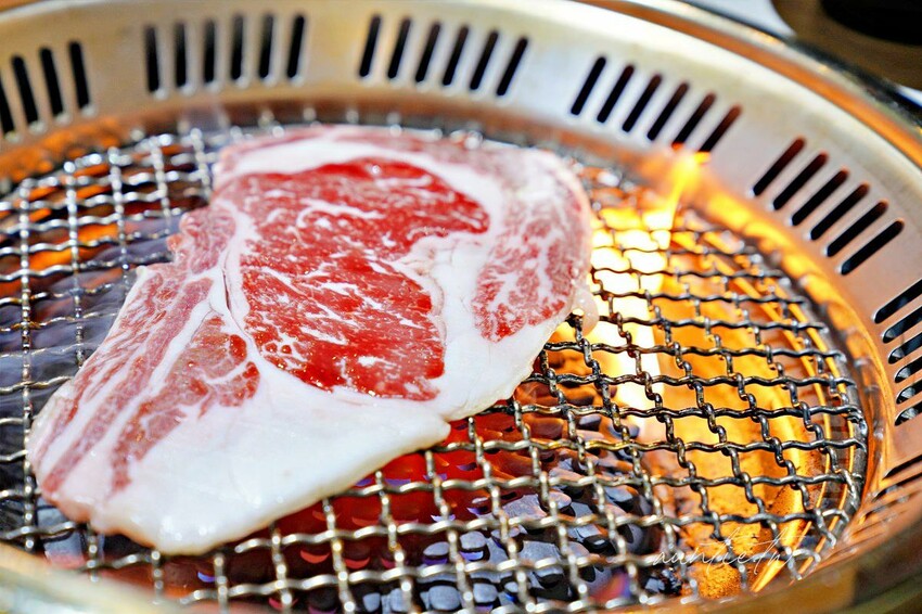 【台北】市政府站｜揪餖燒肉，信義區和牛燒肉推薦，ATT 4 FUN 美食