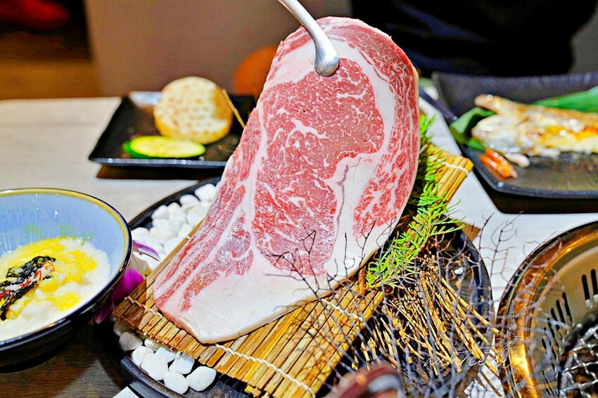 【台北】市政府站｜揪餖燒肉，信義區和牛燒肉推薦，ATT 4 FUN 美食