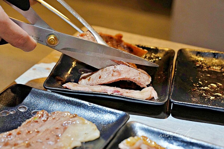 【台北】市政府站｜揪餖燒肉，信義區和牛燒肉推薦，ATT 4 FUN 美食