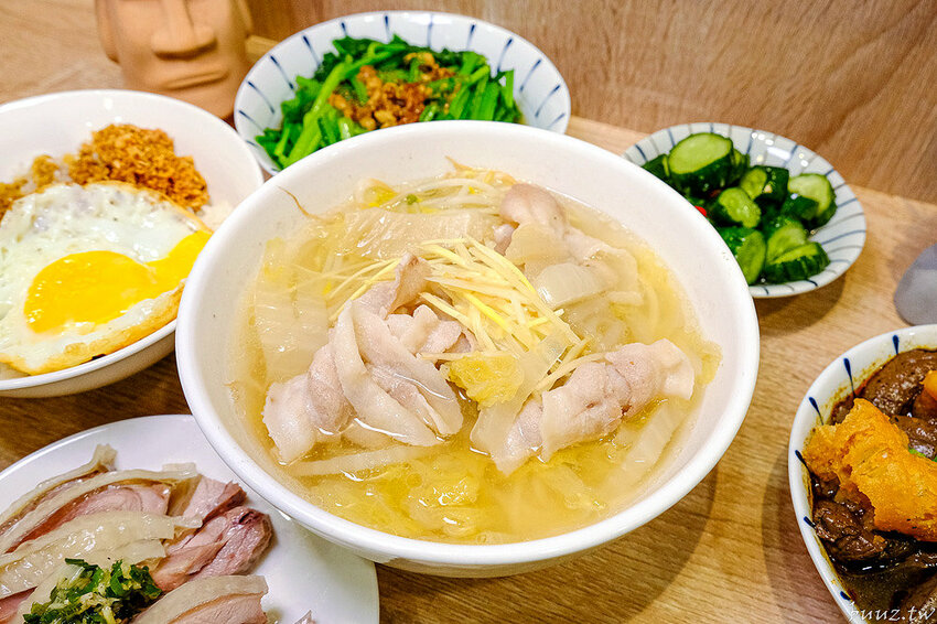 古早味乾拌麵，30年老店傳承，金記麵點肉燥香、餛飩扎實，酸白菜豬肉麵溫潤爽口！