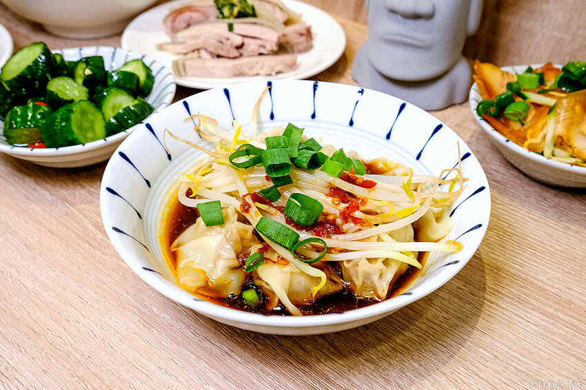 古早味乾拌麵，30年老店傳承，金記麵點肉燥香、餛飩扎實，酸白菜豬肉麵溫潤爽口！