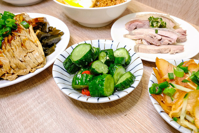 古早味乾拌麵，30年老店傳承，金記麵點肉燥香、餛飩扎實，酸白菜豬肉麵溫潤爽口！