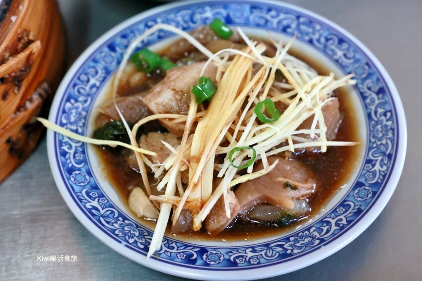 嘉義縣新港鄉嘉義新港陳氏蒸餃｜來新港必吃排隊美食現做現桿手工蒸餃皮薄餡料多～酸辣湯料多、豬皮都好吃！