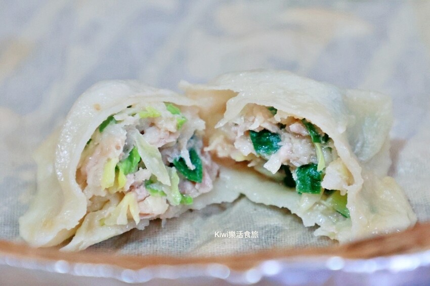嘉義縣新港鄉嘉義新港陳氏蒸餃｜來新港必吃排隊美食現做現桿手工蒸餃皮薄餡料多～酸辣湯料多、豬皮都好吃！