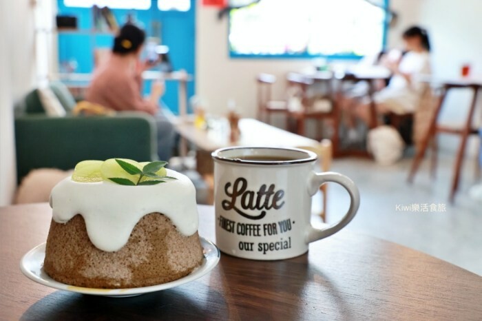嘉義縣新港鄉嘉義新港陳氏蒸餃｜來新港必吃排隊美食現做現桿手工蒸餃皮薄餡料多～酸辣湯料多、豬皮都好吃！