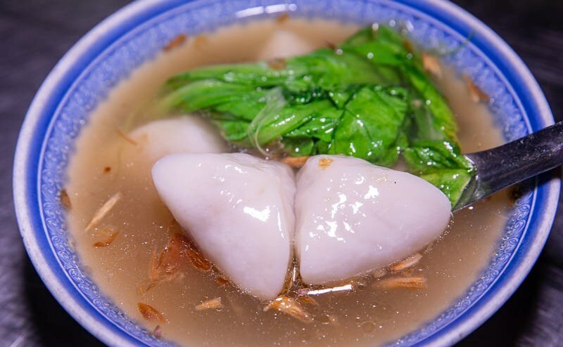 【基隆老味道之十-豬肝腸】基隆鹹湯圓豬肝腸(大觀圓).仁愛市場一甲子老攤標配