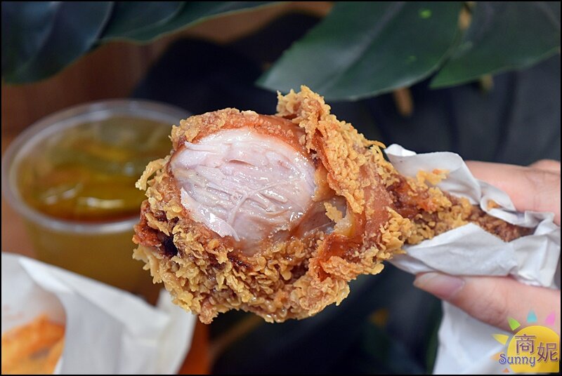 啾ㄠˊ炸雞。台南人氣炸雞到台中!超酥脆一咬爆汁搭配等咧粉圓好過癮-商妮吃喝遊樂