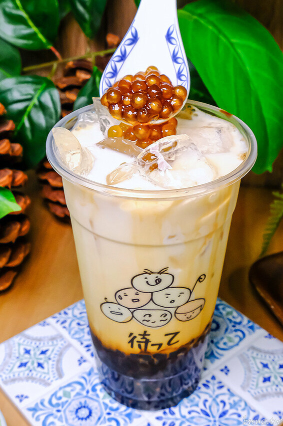 啾ㄠˊ炸雞放大版雞米花香酥又軟嫩，脆皮雞排加台南肉粽、薯條、古早味紅茶只要百元！