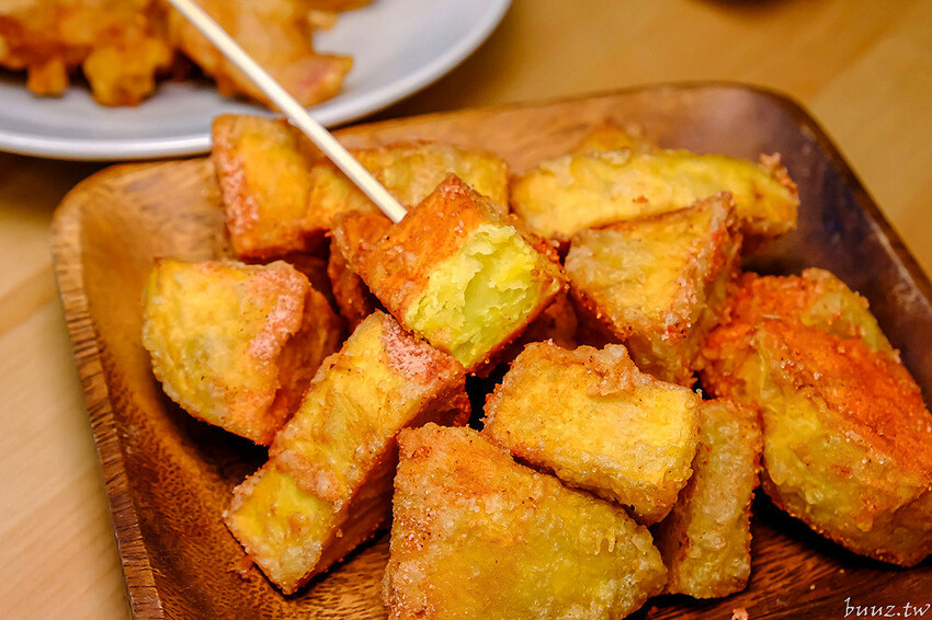 啾ㄠˊ炸雞放大版雞米花香酥又軟嫩，脆皮雞排加台南肉粽、薯條、古早味紅茶只要百元！