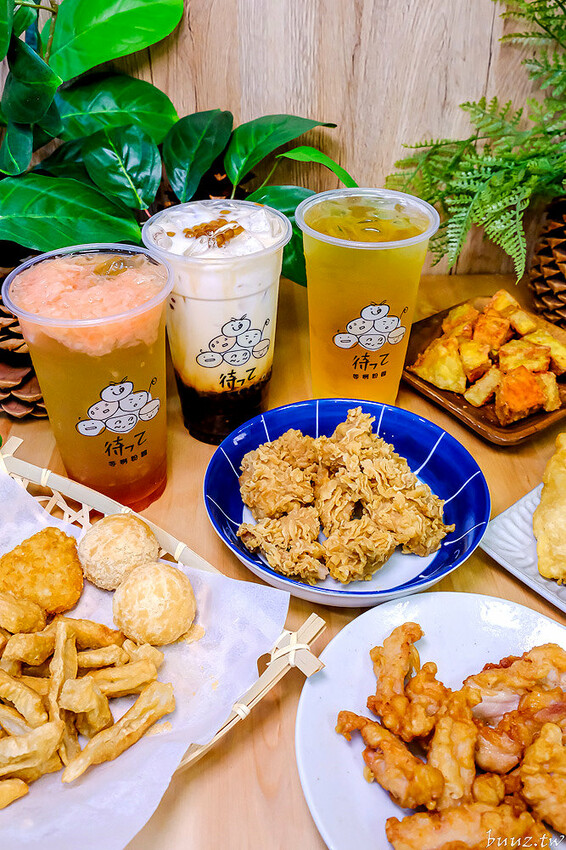 啾ㄠˊ炸雞放大版雞米花香酥又軟嫩，脆皮雞排加台南肉粽、薯條、古早味紅茶只要百元！