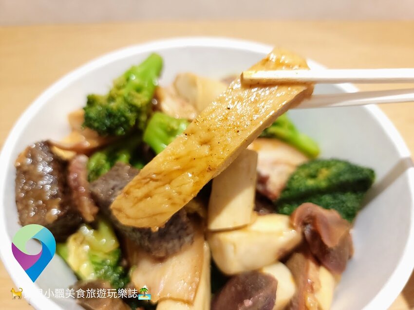 [食]台東 好吃不鹹膩 煙燻好入味  深夜的開胃小菜 旅途中不可錯過的最佳選擇 江南冰鎮滷味店