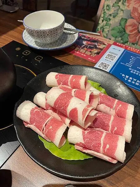 食記(實際)分享｜哩賀‼️來坐｜石頭火鍋......這一小鍋