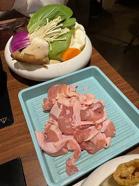 食記(實際)分享｜哩賀‼️來坐｜石頭火鍋......這一小鍋