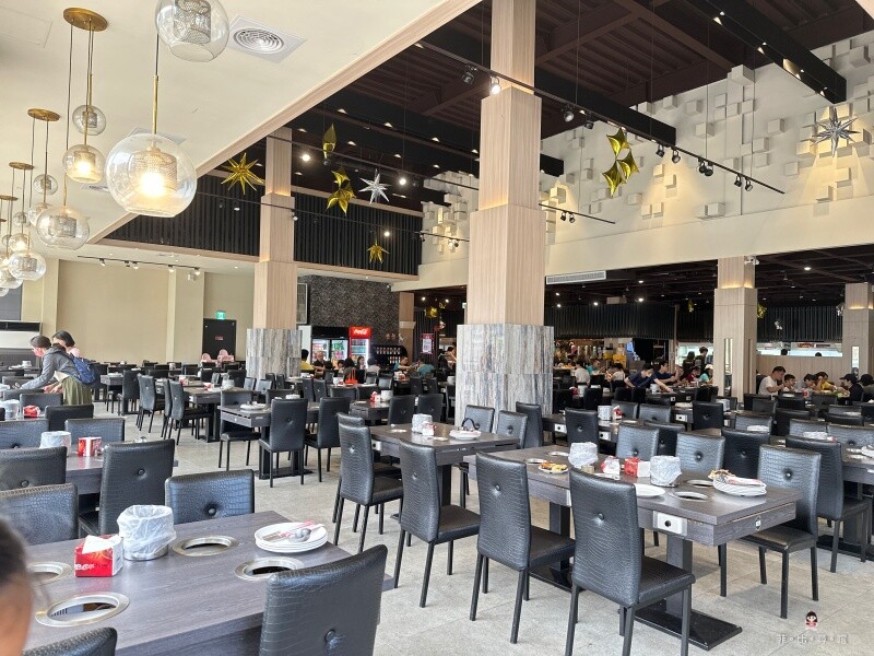 469起平價火鍋吃到飽 上百坪寬敞空間 豬牛羊現切肉片 竟然還有鮭魚頭!