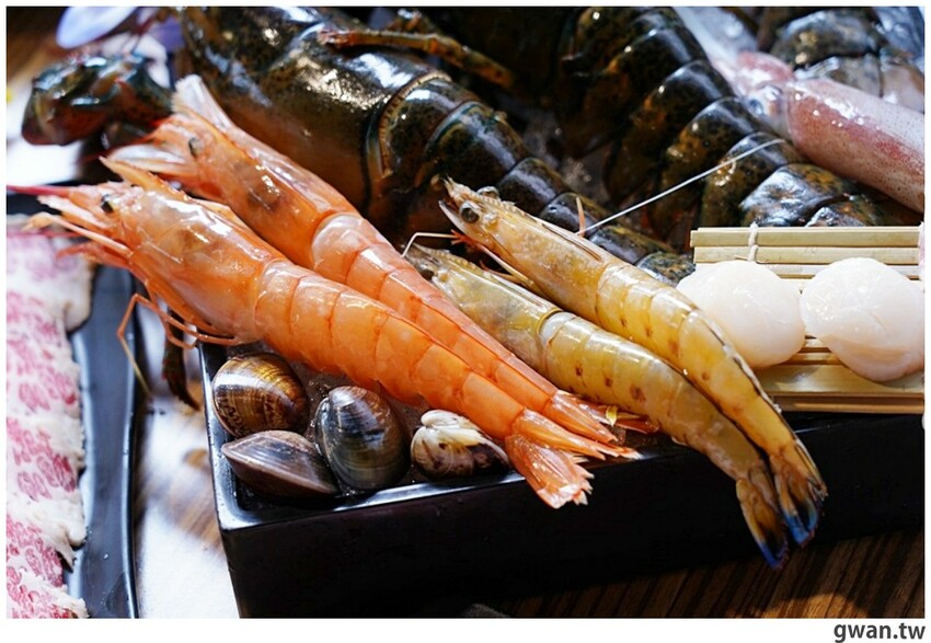 號稱龍蝦界的小犢牛,每年6月才能捕撈,只送不賣,還有杜老爺冰淇淋吃到飽!