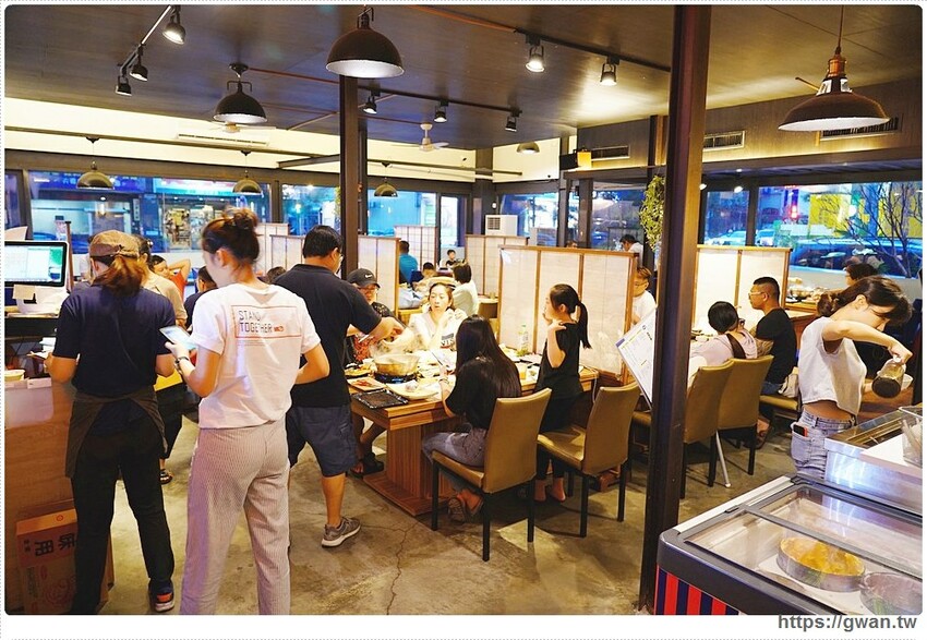 號稱龍蝦界的小犢牛,每年6月才能捕撈,只送不賣,還有杜老爺冰淇淋吃到飽!