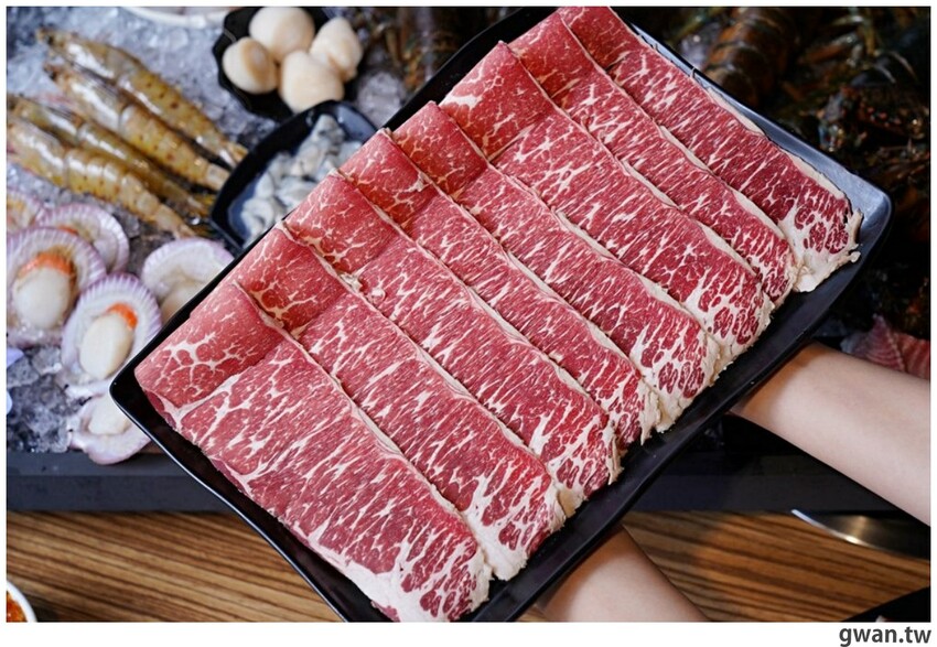 號稱龍蝦界的小犢牛,每年6月才能捕撈,只送不賣,還有杜老爺冰淇淋吃到飽!