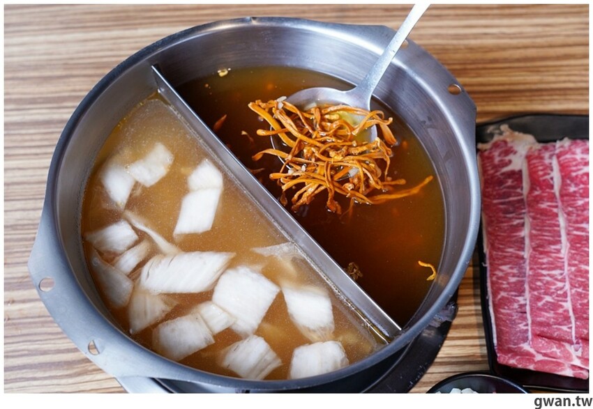 號稱龍蝦界的小犢牛,每年6月才能捕撈,只送不賣,還有杜老爺冰淇淋吃到飽!