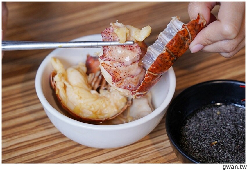 號稱龍蝦界的小犢牛,每年6月才能捕撈,只送不賣,還有杜老爺冰淇淋吃到飽!