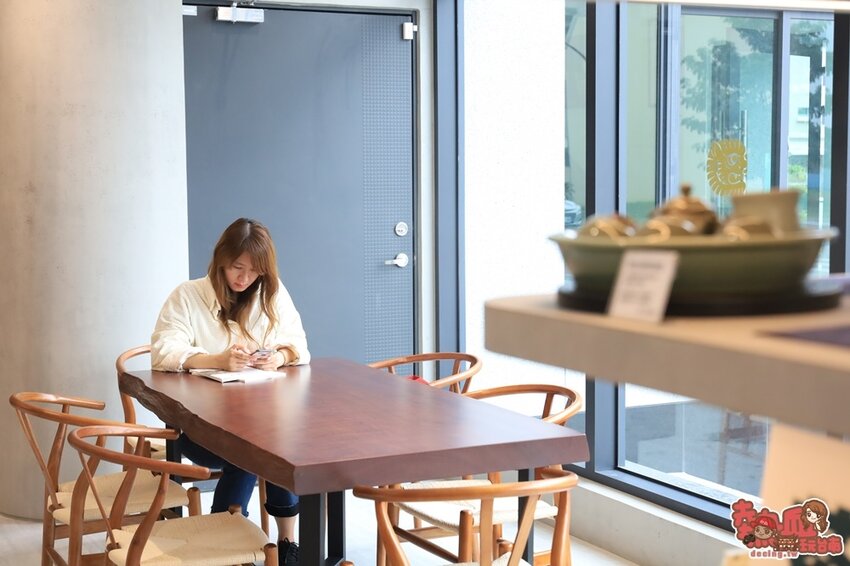 【台南飲料】台南首間「先自然喫茶館」茶飲界的星巴克！極簡風內用空間，佐以一杯好茶：先自然-琥尾寮旗艦門市 - 熱血玩台南。跳躍新世界