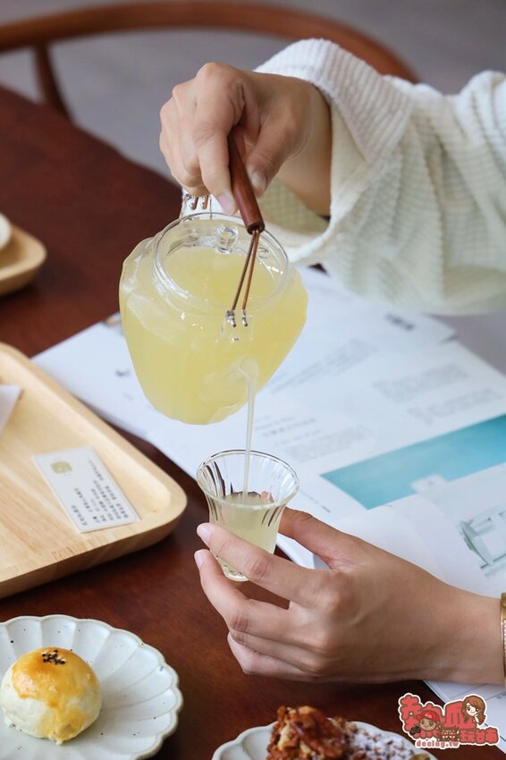 【台南飲料】台南首間「先自然喫茶館」茶飲界的星巴克！極簡風內用空間，佐以一杯好茶：先自然-琥尾寮旗艦門市 - 熱血玩台南。跳躍新世界