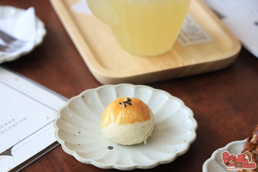 【台南飲料】台南首間「先自然喫茶館」茶飲界的星巴克！極簡風內用空間，佐以一杯好茶：先自然-琥尾寮旗艦門市 - 熱血玩台南。跳躍新世界