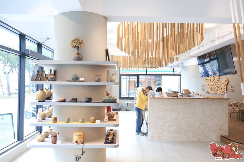 【台南飲料】台南首間「先自然喫茶館」茶飲界的星巴克！極簡風內用空間，佐以一杯好茶：先自然-琥尾寮旗艦門市 - 熱血玩台南。跳躍新世界