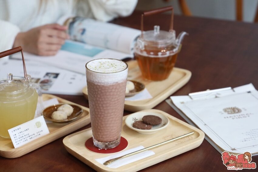 【台南飲料】台南首間「先自然喫茶館」茶飲界的星巴克！極簡風內用空間，佐以一杯好茶：先自然-琥尾寮旗艦門市 - 熱血玩台南。跳躍新世界