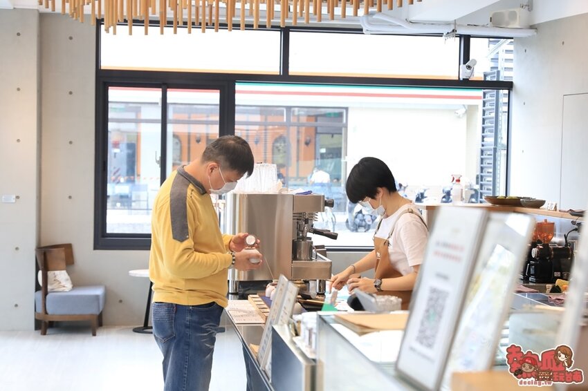 【台南飲料】台南首間「先自然喫茶館」茶飲界的星巴克！極簡風內用空間，佐以一杯好茶：先自然-琥尾寮旗艦門市 - 熱血玩台南。跳躍新世界