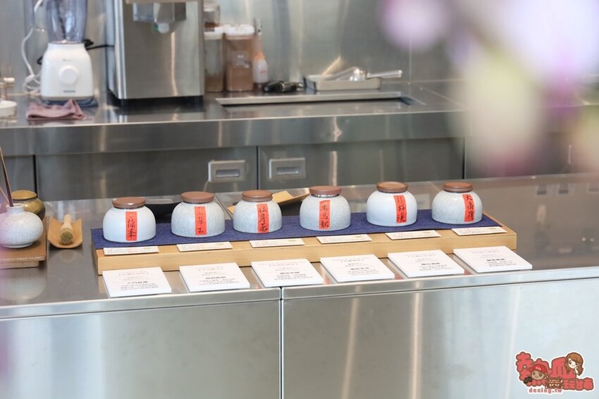 【台南飲料】台南首間「先自然喫茶館」茶飲界的星巴克！極簡風內用空間，佐以一杯好茶：先自然-琥尾寮旗艦門市 - 熱血玩台南。跳躍新世界