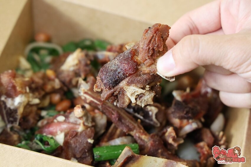 【台南美食】台南少見「火龍果皮烤鴨」天天限量販售，營業時間還沒到就完售啦：吉炭吉烤鴨 - 熱血玩台南。跳躍新世界