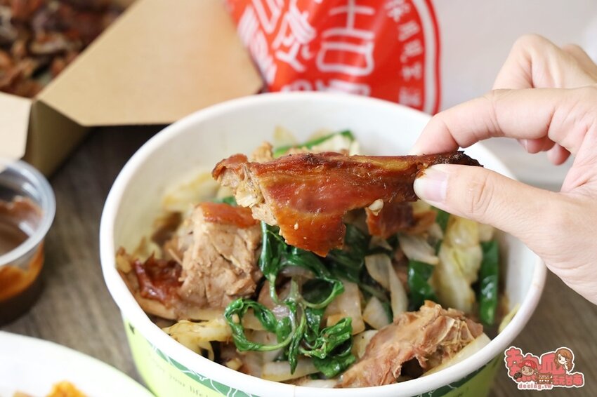 【台南美食】台南少見「火龍果皮烤鴨」天天限量販售，營業時間還沒到就完售啦：吉炭吉烤鴨 - 熱血玩台南。跳躍新世界