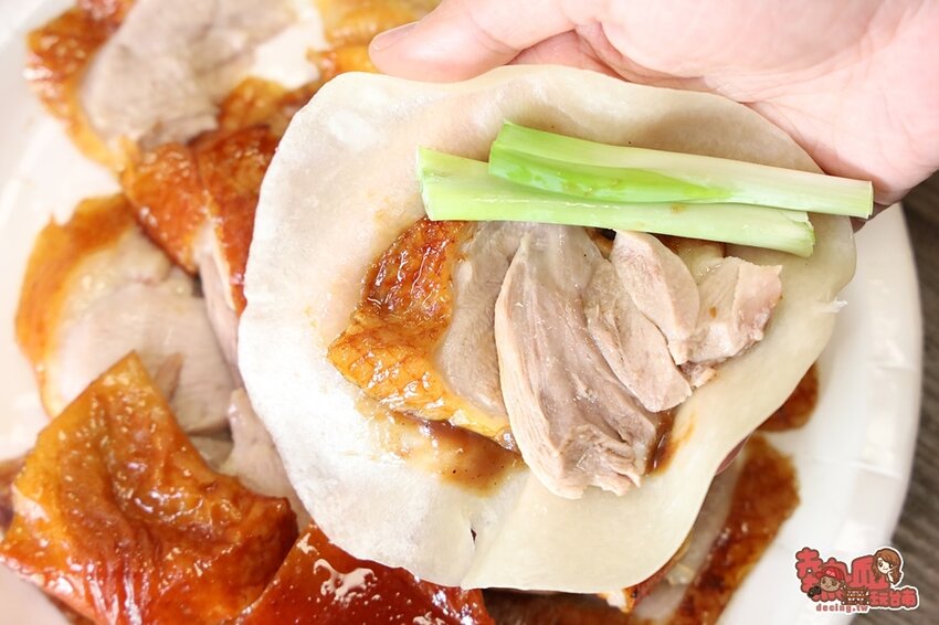 【台南美食】台南少見「火龍果皮烤鴨」天天限量販售，營業時間還沒到就完售啦：吉炭吉烤鴨 - 熱血玩台南。跳躍新世界