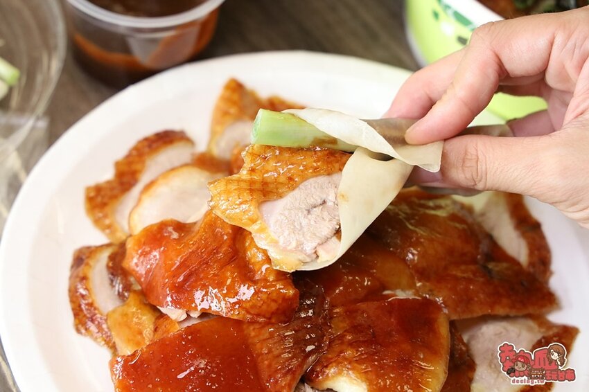 【台南美食】台南少見「火龍果皮烤鴨」天天限量販售，營業時間還沒到就完售啦：吉炭吉烤鴨 - 熱血玩台南。跳躍新世界