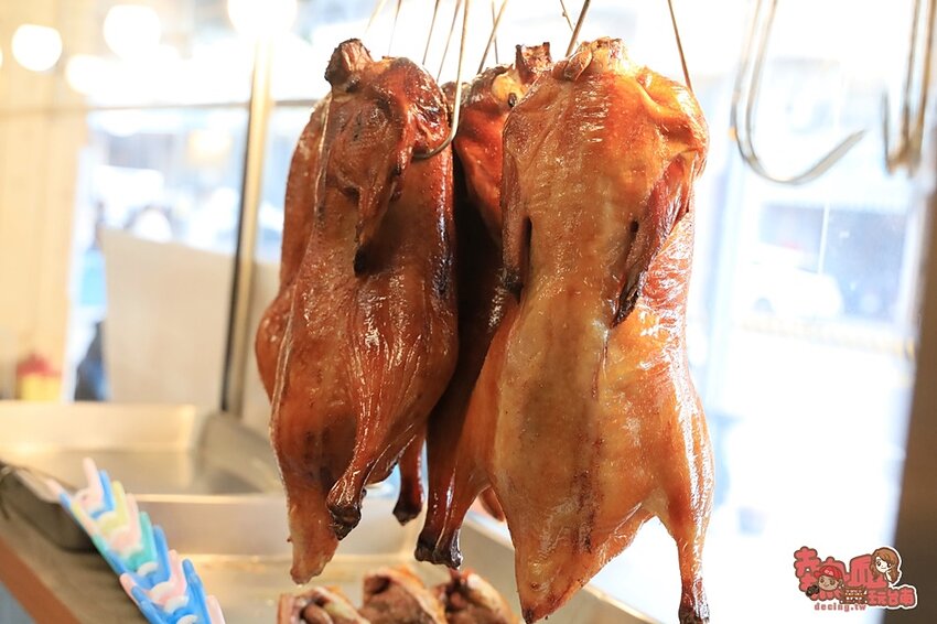 【台南美食】台南少見「火龍果皮烤鴨」天天限量販售，營業時間還沒到就完售啦：吉炭吉烤鴨 - 熱血玩台南。跳躍新世界