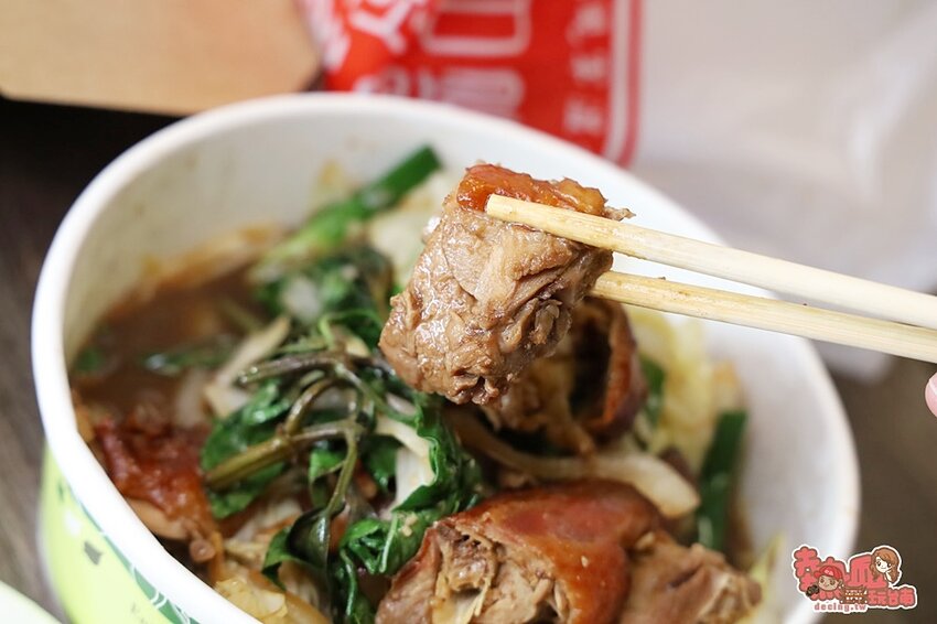 【台南美食】台南少見「火龍果皮烤鴨」天天限量販售，營業時間還沒到就完售啦：吉炭吉烤鴨 - 熱血玩台南。跳躍新世界