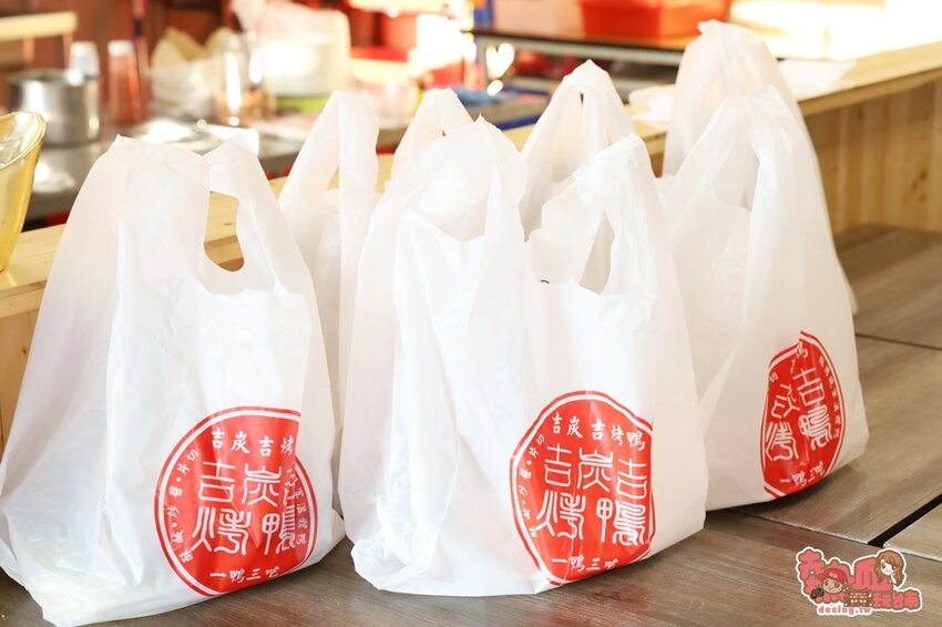 【台南美食】台南少見「火龍果皮烤鴨」天天限量販售，營業時間還沒到就完售啦：吉炭吉烤鴨 - 熱血玩台南。跳躍新世界