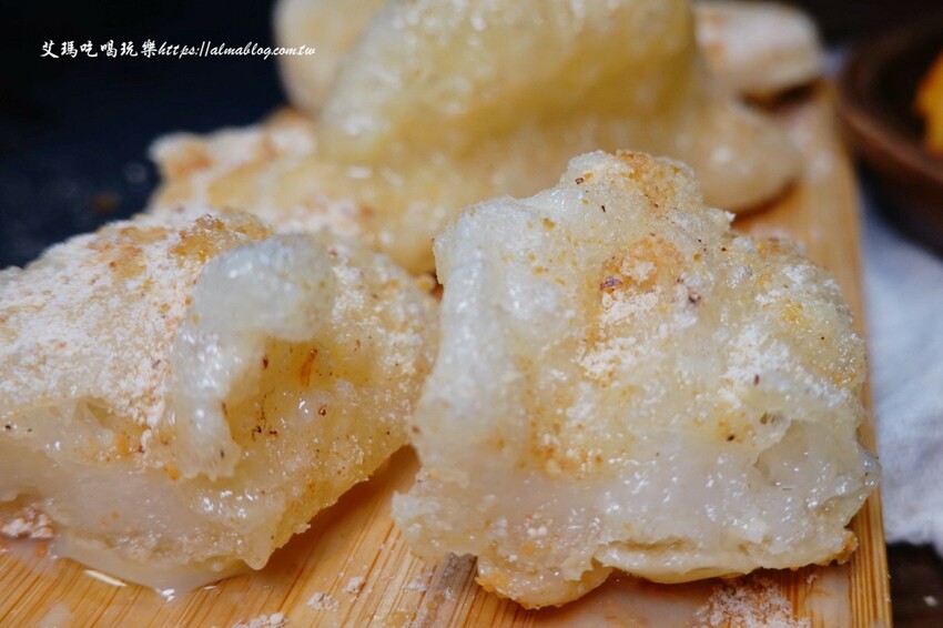 這家台日炸物店好有特色！提供小木屋內用區，明太子加唐揚雞直接炙燒起來！炸物25元起～