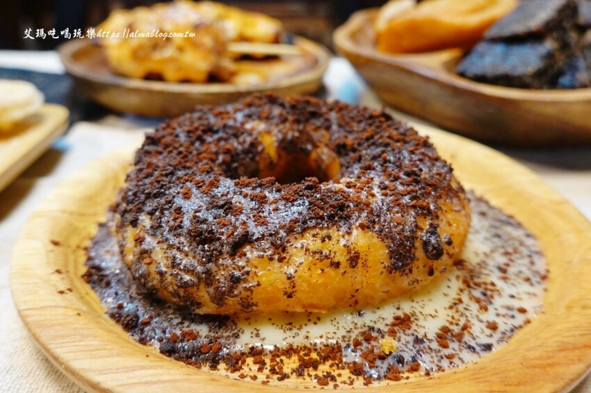 這家台日炸物店好有特色！提供小木屋內用區，明太子加唐揚雞直接炙燒起來！炸物25元起～