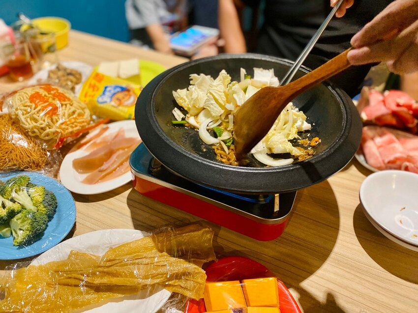 食藝石頭火鍋傳統現炒爆香火鍋 (2).jpg