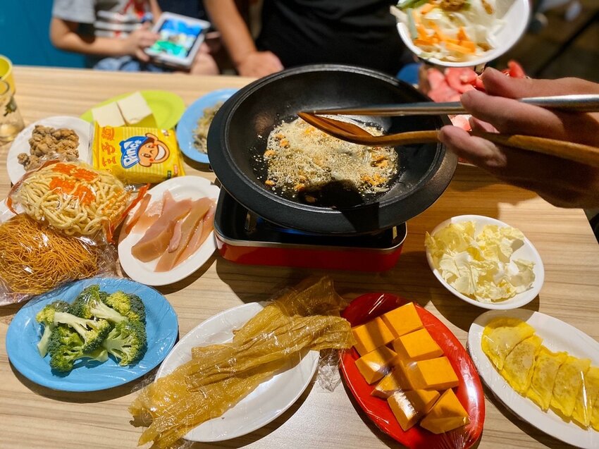 食藝石頭火鍋傳統現炒爆香火鍋 (1).jpg