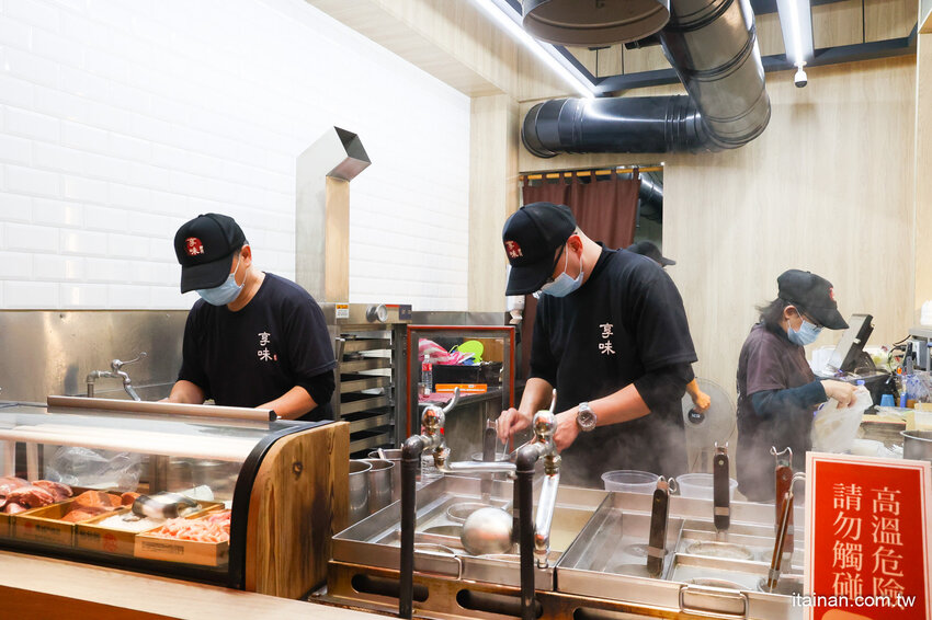 吃台南豬心冬粉不用再大排長龍啦~台南這家「享味豚肉」口味道地價格更超值!隱藏版鰻魚、蒜香心管限量必點! @台南好Food遊