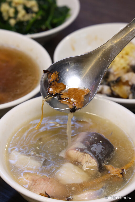 吃台南豬心冬粉不用再大排長龍啦~台南這家「享味豚肉」口味道地價格更超值!隱藏版鰻魚、蒜香心管限量必點! @台南好Food遊