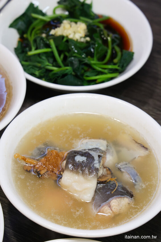 吃台南豬心冬粉不用再大排長龍啦~台南這家「享味豚肉」口味道地價格更超值!隱藏版鰻魚、蒜香心管限量必點! @台南好Food遊