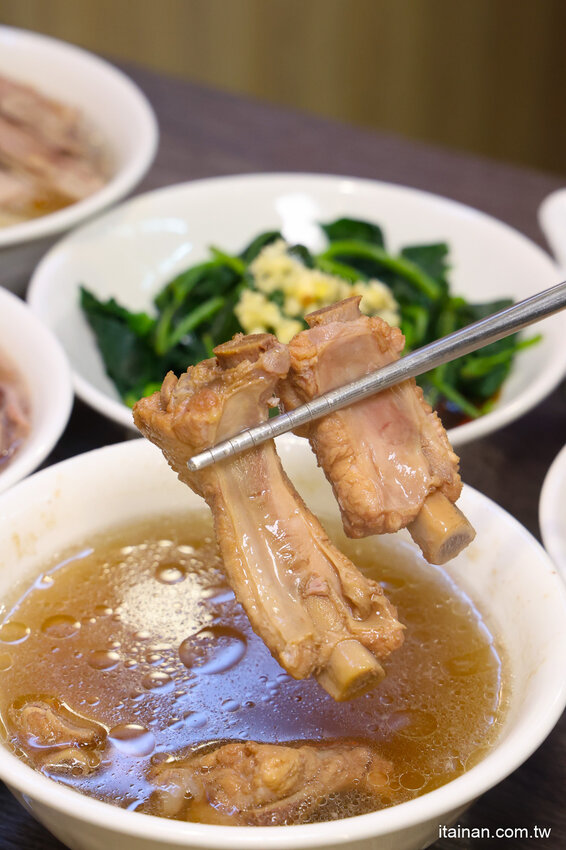 吃台南豬心冬粉不用再大排長龍啦~台南這家「享味豚肉」口味道地價格更超值!隱藏版鰻魚、蒜香心管限量必點! @台南好Food遊