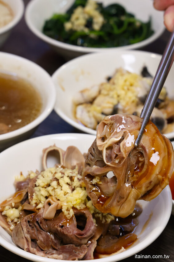 吃台南豬心冬粉不用再大排長龍啦~台南這家「享味豚肉」口味道地價格更超值!隱藏版鰻魚、蒜香心管限量必點! @台南好Food遊