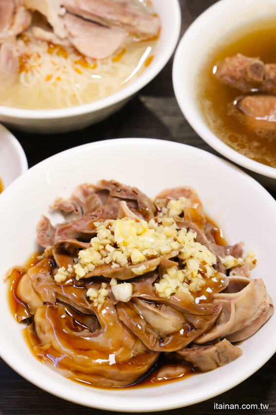 吃台南豬心冬粉不用再大排長龍啦~台南這家「享味豚肉」口味道地價格更超值!隱藏版鰻魚、蒜香心管限量必點! @台南好Food遊