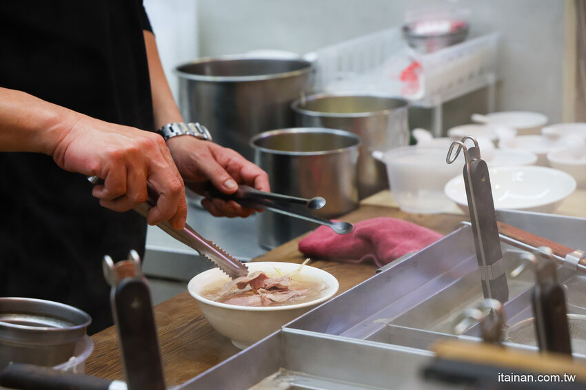 吃台南豬心冬粉不用再大排長龍啦~台南這家「享味豚肉」口味道地價格更超值!隱藏版鰻魚、蒜香心管限量必點! @台南好Food遊