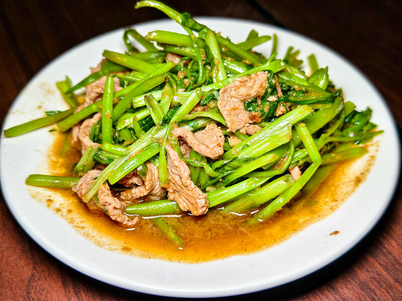 行天宮溫體牛林記,鮮嫩牛肉鍋超值份量,深夜美食CP值高,老饕激推!