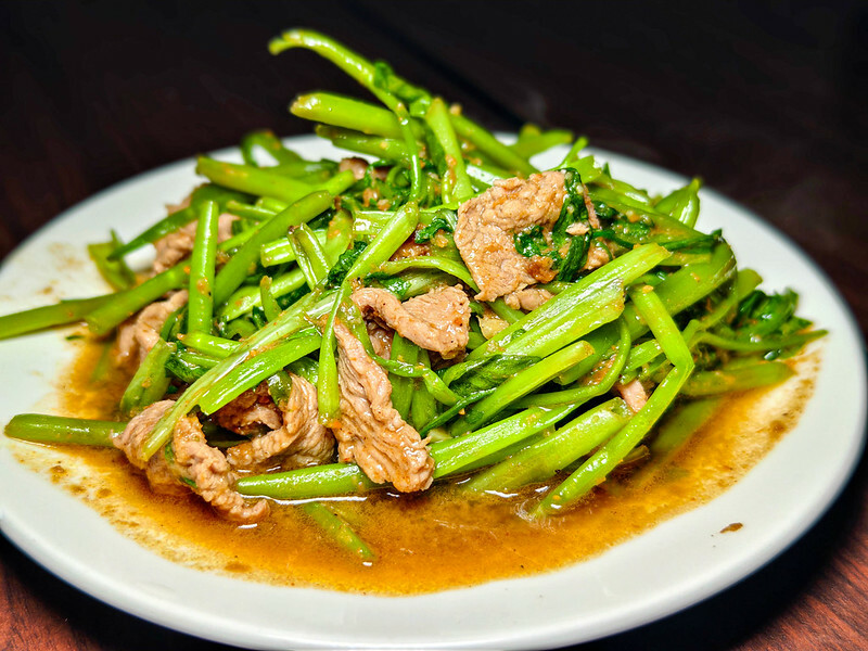 行天宮溫體牛林記,鮮嫩牛肉鍋超值份量,深夜美食CP值高,老饕激推!